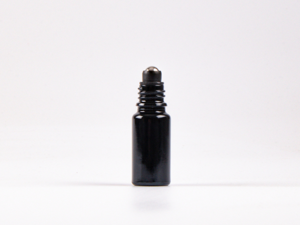 Glasflasche-mit-Roll-On-Montur-Glas-Stahl